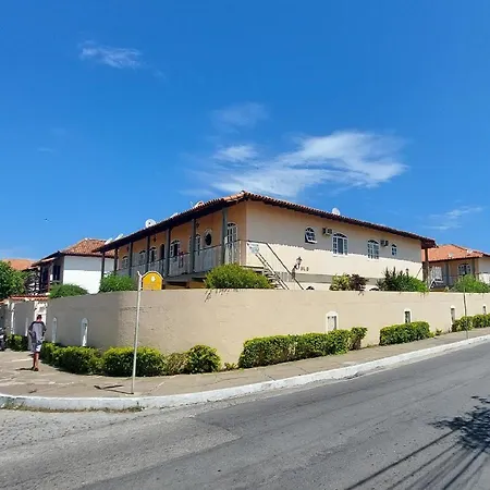 Otimo Apto De Quarto, Sala, Cozinha E Banheiro Em Cabo Frio - Caucao Garantia 200,00 - Acomoda Ate 6 Pessoas Confortavelmente Em Camas - Wifi Na Area Externa No Condominio-2